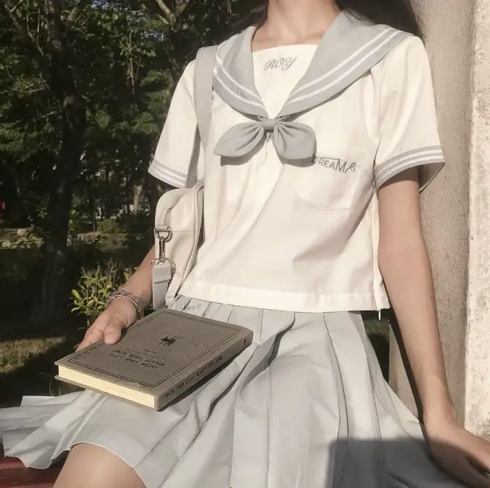 踏浪女人